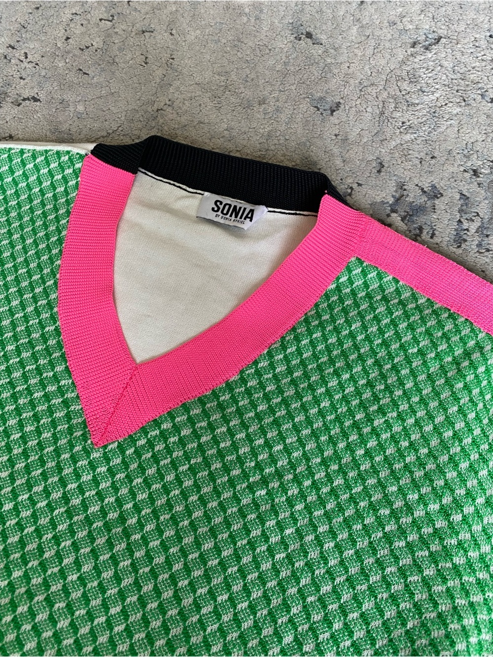 SONIA RYKIEL Green & Pink V‑Neck Patterned Women's Sweater - Picture 4 of 9